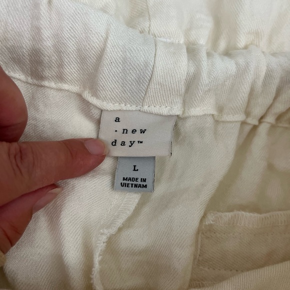 Shorts for Women A new Day Size Large Cream High Rise Bermuda - Picture 4 of 7